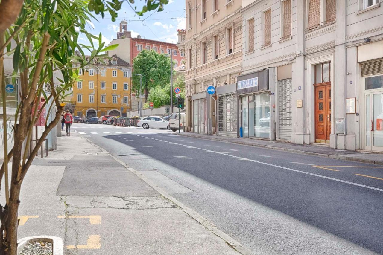 Mihaela Apartment - Charme Near The Station Trieste Exterior foto